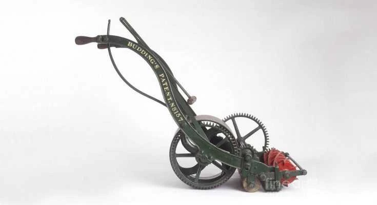 Reel Mowers - The first Lawn Mower