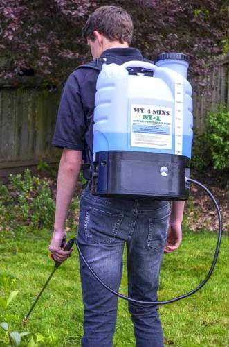 My4Sons Backpack garden sprayer in action