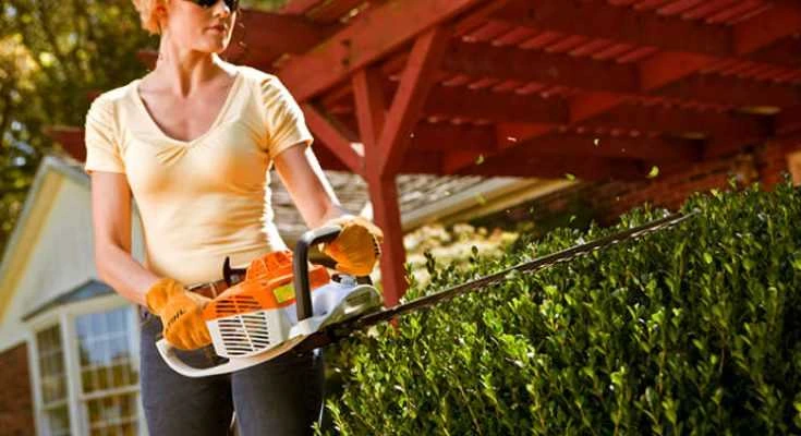 Best Gas Hedge Trimmer Reviews - Featured by Gardenlife Pro