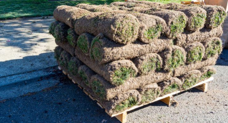 how many square feet are on a pallet of sod
